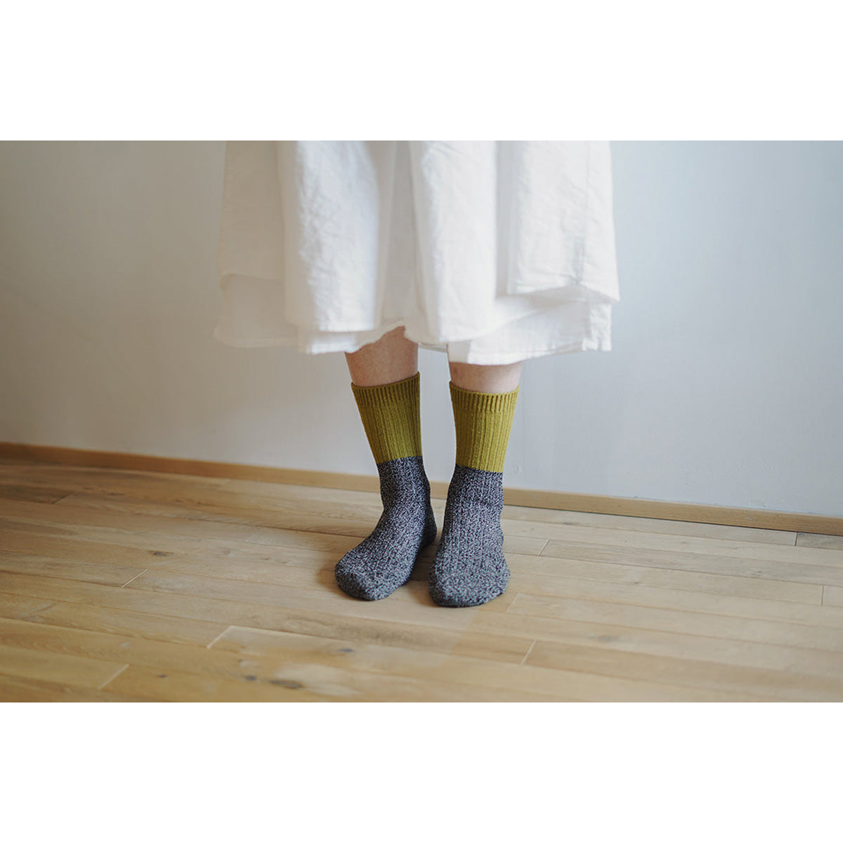 Memeri Cotton Two Tone Silk Ribbed Socks, Beige