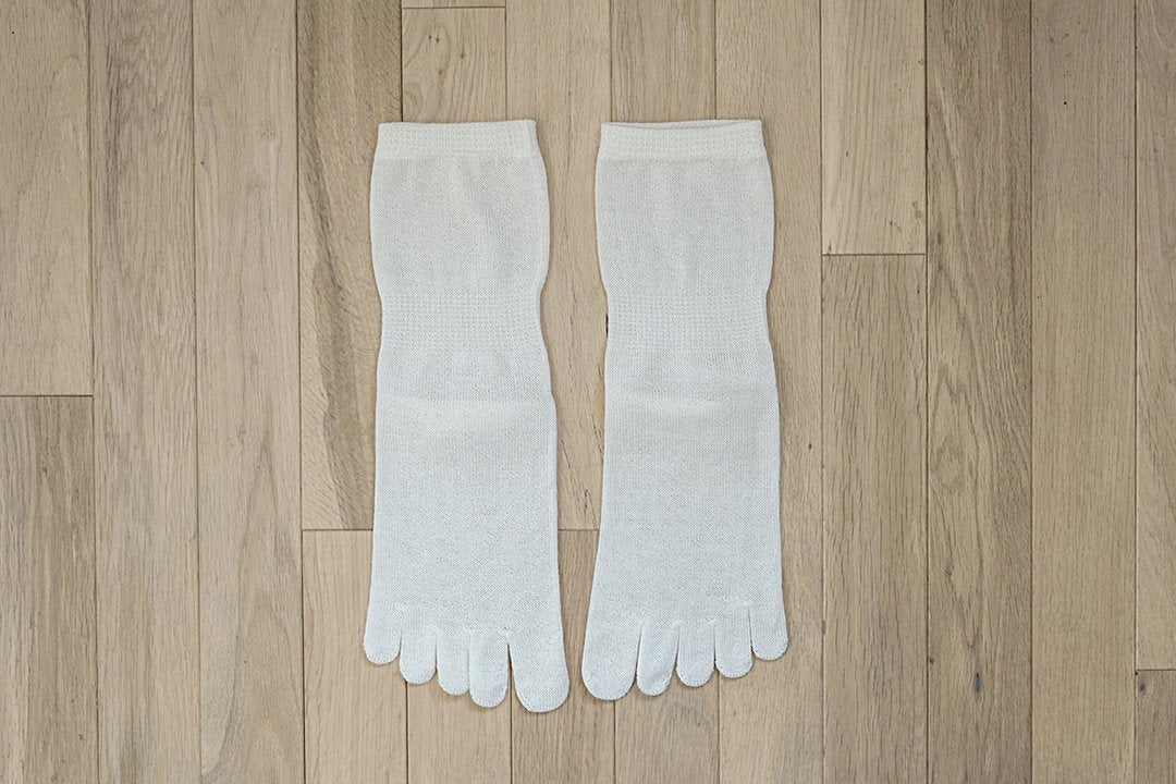 Memeri Silk Cotton Five Finger Socks, Natural