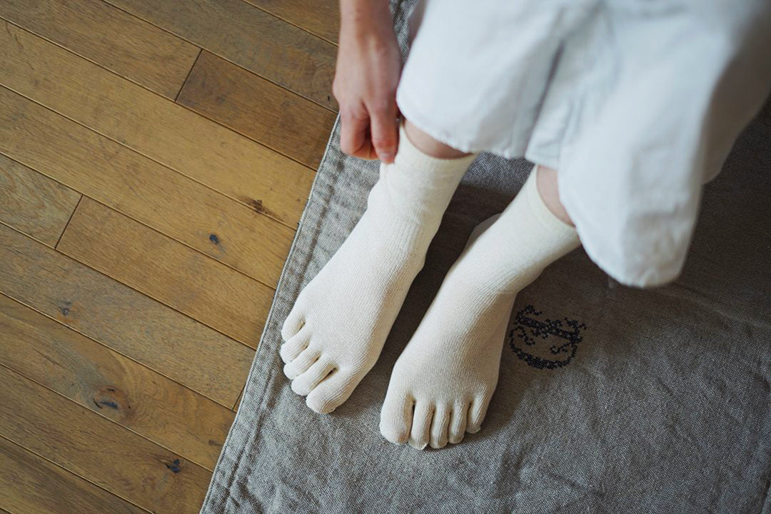 Memeri Silk Cotton Five Finger Socks, Natural
