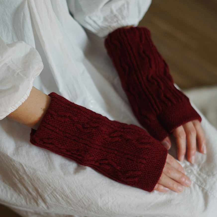 Memeri Wool Rope Patterned Hand Warmers, Bordeaux