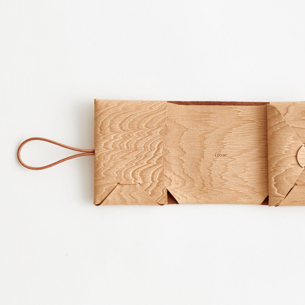 i ro se Seamless Compact Wallet, Wood
